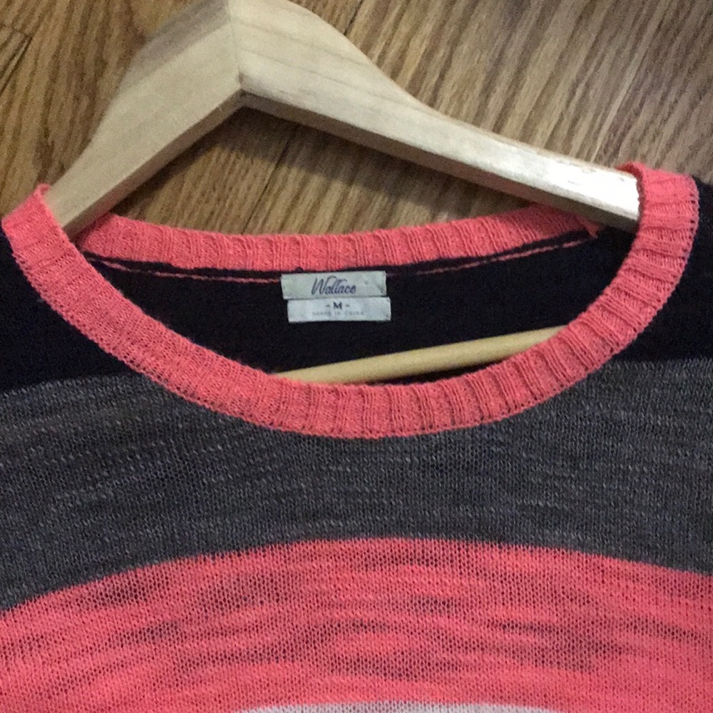 Fun sweater - Picture 4 of 4